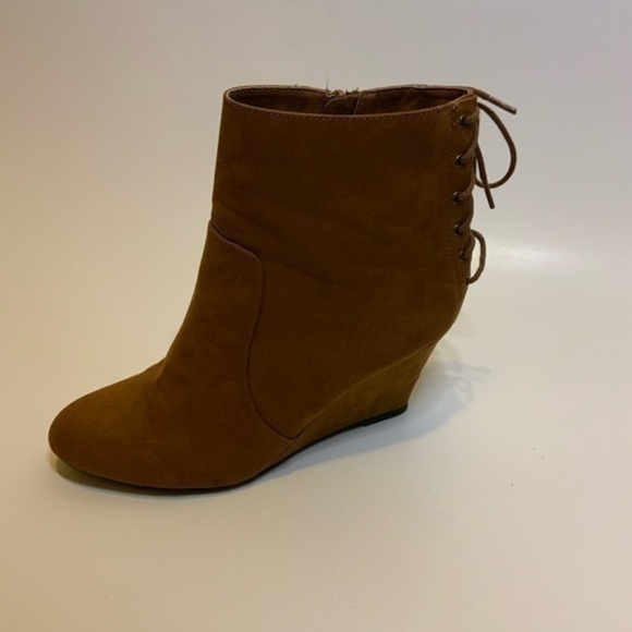 CL by Laundry Booties - Picture 2 of 11